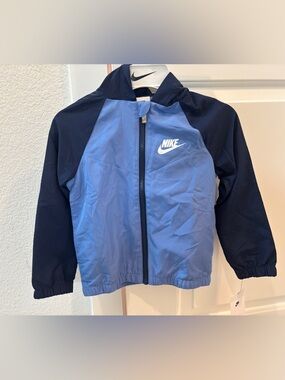NWT Nike Sportswear Split Futura Raglan Windrunner Jacket
